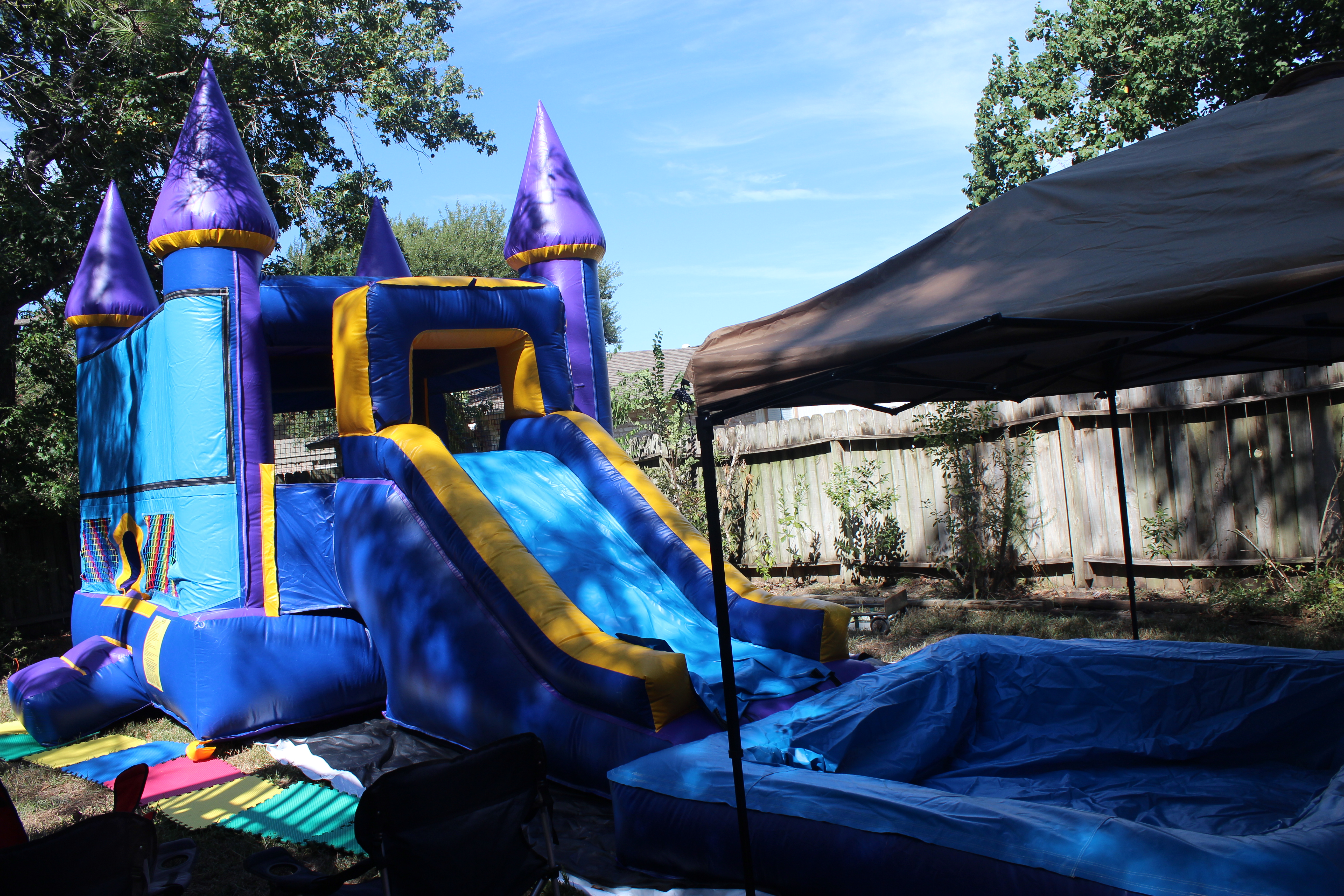 rent bounce house Willis